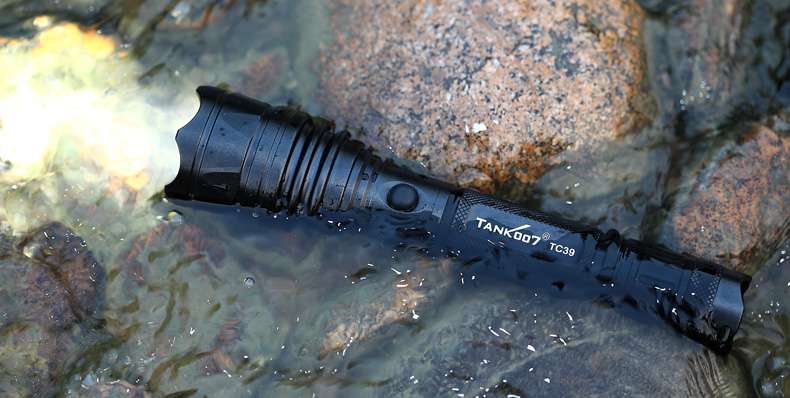 LED強(qiáng)光手電筒和普通手電筒區(qū)別不止在于強(qiáng)光遠(yuǎn)射性能差別 LED強(qiáng)光手電筒和普通手電筒區(qū)別不止在于強(qiáng)光遠(yuǎn)射性能差別