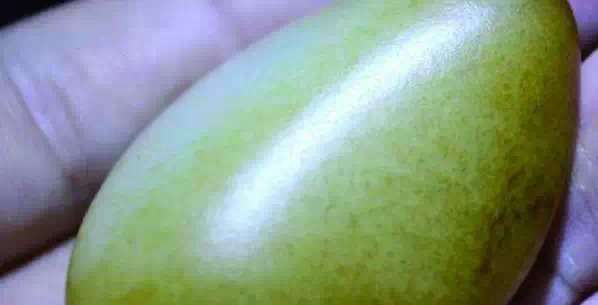 漲知識，玉也能騙人！照玉手電筒照出真相